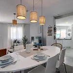 Apartamento Family-friendly With Sea View And Terrace