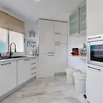 Апартаменти Family-friendly With Sea View And Terrace *