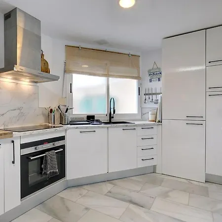Family-friendly With Sea View And Terrace Апартаменти *
