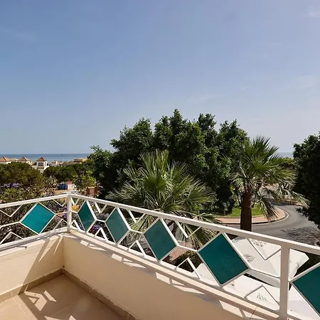 Family-friendly With Sea View And Terrace Апартаменти *