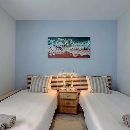 Family-friendly With Sea View And Terrace Apartment